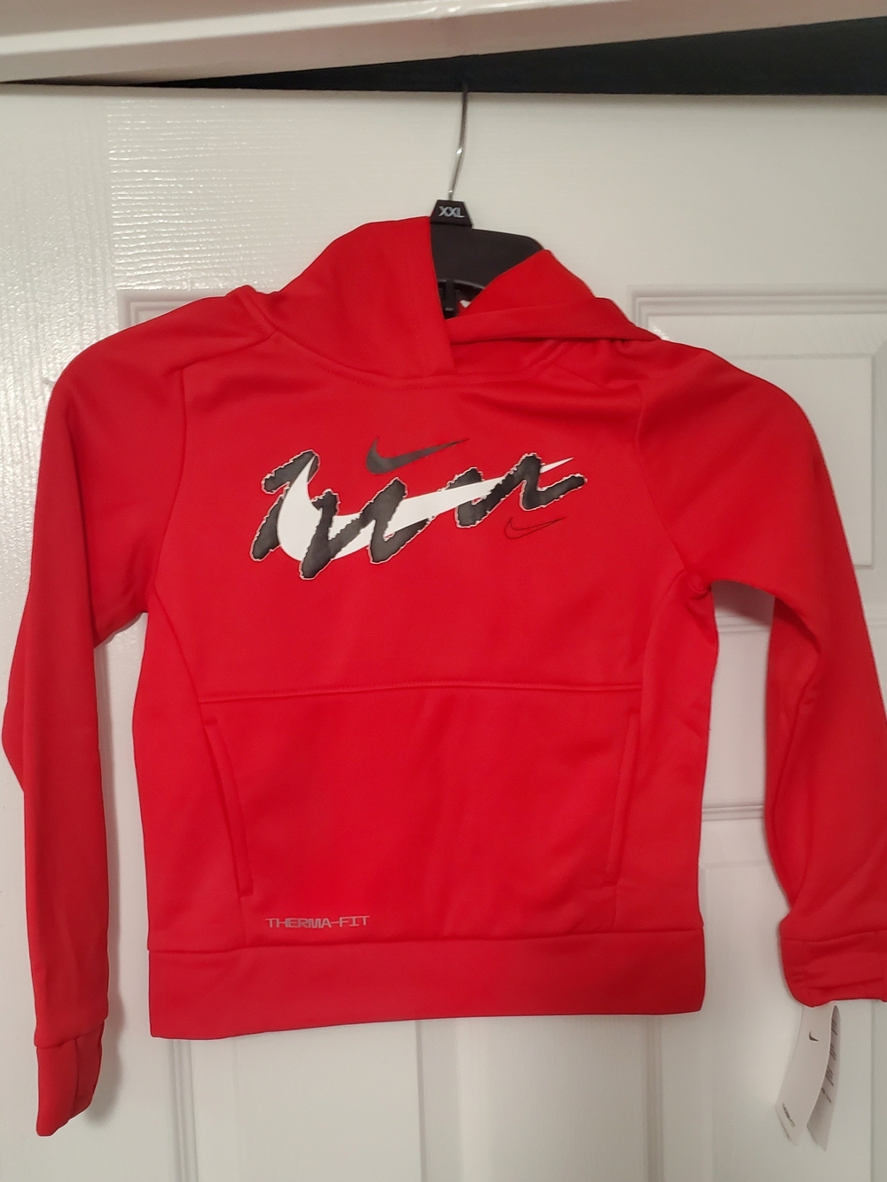 Nike Red Kids' Therma-FIT Pullover Hoodie with Graphic